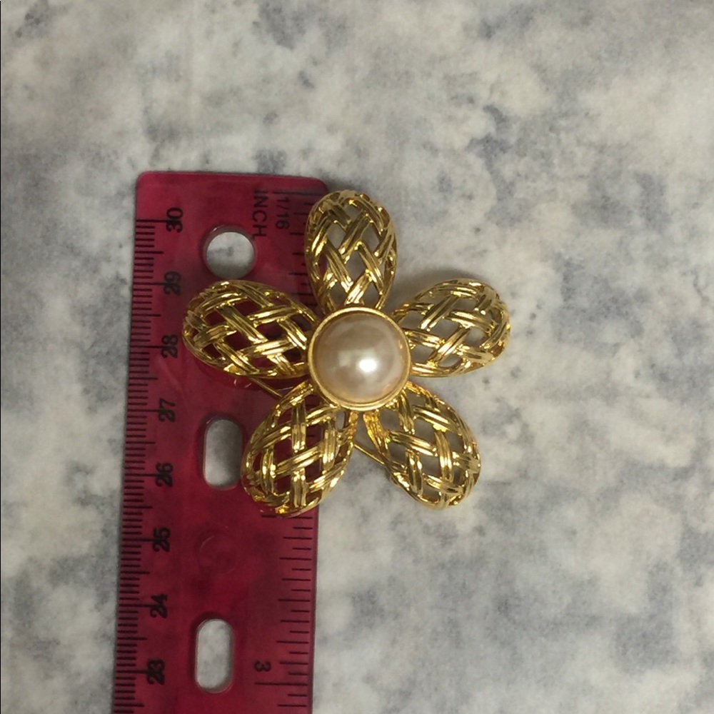 Joan Rivers Flower Brooch - Picture 4 of 4